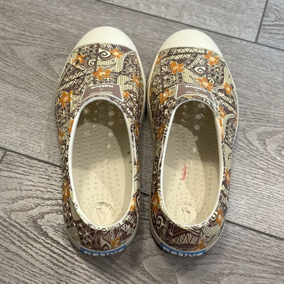 Walt Disney World Recyclable Disney Moana  Native Shoes Unisex M4 W6 Water - Picture 3 of 5